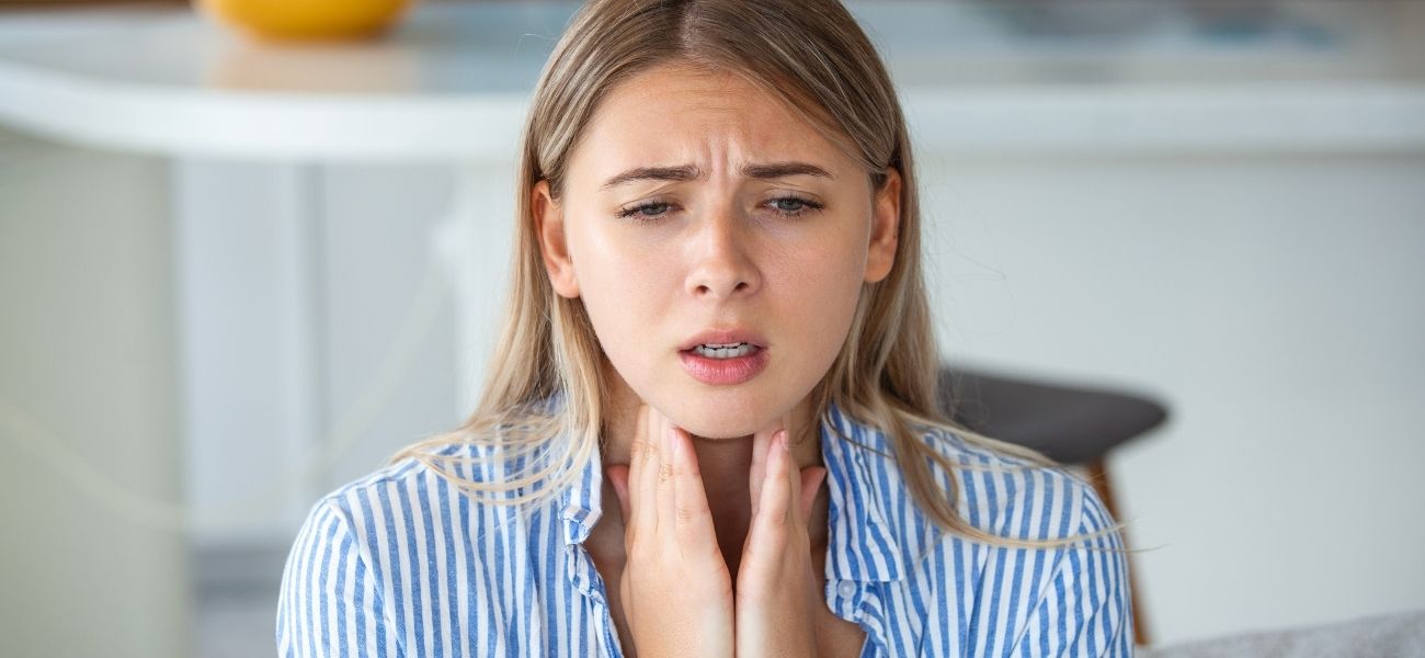 Azul de Metileno para Garganta: Um Novo Tratamento com Láser e Nanopartículas de Prata para Faringite